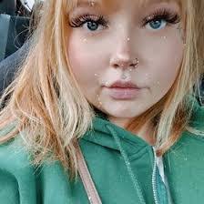 Ashlie Grant's Instagram, Twitter & Facebook