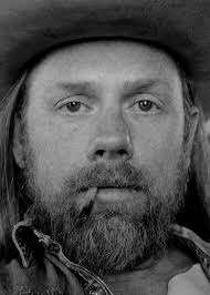 Earl Buck's Instagram, Twitter & Facebook