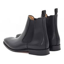Disponibles en plusieurs coloris élégants et confectionnées dans des matières haut de gamme, découvrez tous nos modèles de chelsea boots pour homme. Chelsea Boots Cuir Noir Jules Jenn