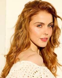 Alexa Dennis's Instagram, Twitter & Facebook