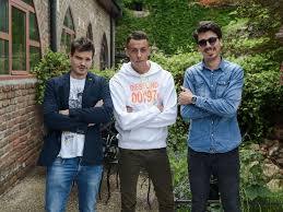 Preminuo je nakon napada naci skinhedsa, povezanih sa grupama krv i čast i navijačkom united force, koji su ga pretukli jer je bio tamnijeg. Pink Rs Ona Mu Je Pomogla Da Stane Na Glumacke Noge Dejan Maksimovic Vec Na Kastingu Za Preziveti Beograd Znao Da Su Nina I On Odlican Spoj Foto Video