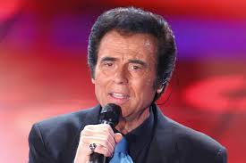 Tanti auguri a Dodi Battaglia che oggi compie 72 anni!!! @dodibattaglia . .  . #hotantavogliadiottanta #80schallenge #anni80_90iocero #anni8090 #80s  #80svintage #80smusic #80sMusicChallenge #80sstyle #80snostalgia  #80sfashion #anni80s #anni80 ...