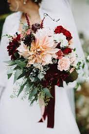 Gorgeous Peach And Burgundy Fall Wedding Bouquets Ideas Bouquet Mariee Automne Bouquet Mariee Fleurs Automne