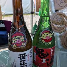 うまべぇアクリルキーホルダー 今日の一番人気は のんべぇの方にボトルキープキーホルダー うまかんべぇ祭り 東大和市 ゆるキャラグッズ champagne bottle bottle champagne