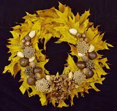 как сделать поделки из природного материала на тему осень Acorn Wreath Fall Leaf Wreaths Fall Thanksgiving Wreaths Acorn Wreath