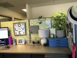 35 Unbelievable Home Offices Decoration Ideas That Will Increase Your Concentration Dexorate Cubicle Decor Office Cubicle Decor Cubical Decor