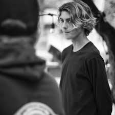 Original look of the mens surfer haircut is thick, long and naturally sun bleached hair. 45 Iconic Ideas For Surfer Hair For Men Menhairstylist Com