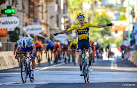 Tel un maillot jaune des gilets jaunes. Wout Van Aert Wins Duel With Julian Alaphilippe To Take Milan San Remo Victory Cyclingtips