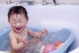 Learning how to bathe your baby properly will help babies under two to three weeks old should only have sponge baths. 15 Best Toddler Bathtubs Of 2021