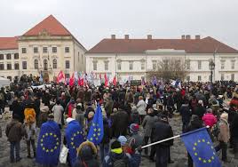 Hiába kértek jogorvoslatot a katolikusok az abortuszpárti tüntetés miatt. Lassan Kezdodik Az Ellenzeki Tuntetes A Szent Gyorgy Teren Merce