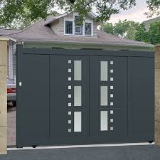 Portail Alu Coulissant Plein Droit Emalu Detroit Disponible En Gris Ou Blanc D Diseno De Porton Principal Fachadas De Casa Rusticas Puertas De Garage Modernas