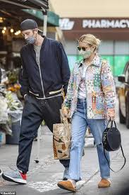 Rhodes beim führenden marktplatz für gebrauchtmaschinen kaufen. Freedomroo New Parents Emma Roberts And Garrett Hedlund Head Out For A Grocery Run At Bristol Farms Australiannewsreview