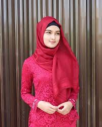 Lihat ide lainnya tentang jilbab cantik, kecantikan, wanita. Foto Cantik Manis Wanita Jilbab Merah Hijab Fashion Summer Beautiful Hijab Fashion