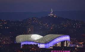 L'olympique de marseille, fondato nel 1899 da rené dufaure de montmirail, è il risultato della fusione tra il football club de marseille, fondato dallo stesso dufaure nel 1897 e da cui viene ereditato il motto droit au but, e il club di scherma l'épée. Velodrome Stadium And History Of The Mythical Club Olympique De Marseille Marseilletourisme Fr