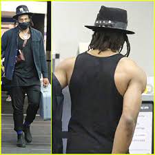 Fantasy football start your season today! Cam Newton Shows Off Big Biceps At Airport Check In Cam Newton Just Jared
