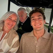George with his parents - Steve and Alison Russell. 🥰💙