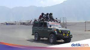 Tips persiapan ke bromo berikutnya adalah memutuskan dengan matang transportasi apa yang ingin kamu gunakan nantinya. Operasional Jip Bromo Akan Dibatasi Begini Tanggapan Sopir