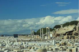 Knidos datca yarimadasinin en ucu tarihi antikkent bir tarafi ege bir tarafi akdeniz araç ile yolu zor dikkatli gidilmeli gun batimi ve bira knidos antik kenti. Knidos Antik Kenti