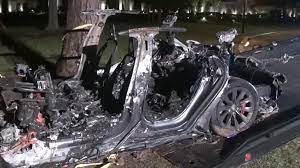 Electric car that no one appeared to be driving crashed late saturday in texas, erupting into flames and killing the two passengers, according to local authorities. Rlwrfwgq 3kjym