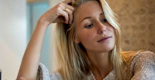 Close physical contact can spread the virus. Ingrown Hair Or Herpes What Is The Difference