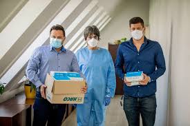 Gyurta dániel szerint jó döntés született. Masfel Millio Forint Ertekben Vasarol Maszkot Gyurta Daniel A Korhazaknak Pesti Hirlap