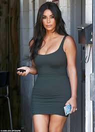 Kim Kardashian Has Sweat Marks Under Her Breasts During La Heatwave Fashion Tight Dresses Kardashian Style
