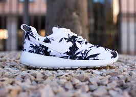 We have seen nice colorways of the nike roshe run which is a very popular casual shoe (along with the air max) here in the philippines. Nike Roshe Run Palm Trees Sneakernews Com