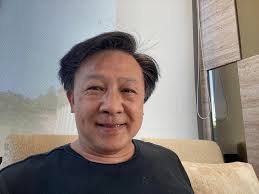 晨早起床做運動，拉筋痛，體能攰，坐臥軟， 休息爽！ 幾天𥚃、工作多、但不忙、有美女， 有街坊。 講國安，講健康，講合作，言起行， 好精神。  把握光陰莫遲疑， 不獲成果誓不休！