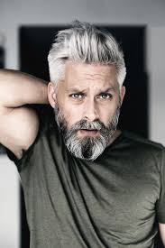Modell Schwedische Graue Haare Silverfox Herren Bart Pflege Silber Mannliche Modell Schwedisch Graues H In 2020 Graue Haare Manner Manner Haarpflege Mannerhaare