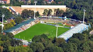 The grünwalder stadion, which was destroyed in the war, offered space for 50,000 spectators after the renovation, making it the largest stadium in munich. Hansch Arena Ndr De Sport Fussball