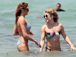 Emily bett rickards is the talented canadian actress famous for her character as felicity smoak on the hit cw television series arrow. Katie Cassidy And Emily Bett Rickards In Bikini 06 Gotceleb