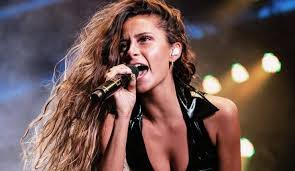 Letras, tablaturas y acordes de guitarra. Detienen A Camila Gallardo En Operativo Por Fiesta Clandestina En Hotel W