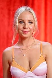 Eden Taylor's Instagram, Twitter & Facebook