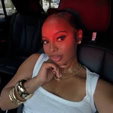 Kara Lacey (@_karalacey)