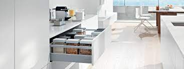 With tandembox, it's easy to customize your space with solutions for corners, waste drawers and even the typically unused space around the sink. Tandembox Blum