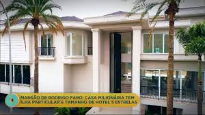 Rodrigo faro was born on october 20, 1973 in são paulo, são paulo, brazil as rodrigo alcazar faro. Rodrigo Faro Abre As Portas Da Sua Casa E Mostra Ilha Particular Youtube