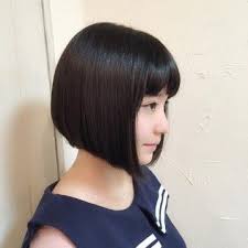 前下がりボブのストレートやパーマで小顔に見せる髪型 ヘアスタイル getbeauty 前下がりボブ ボブ 髪型
