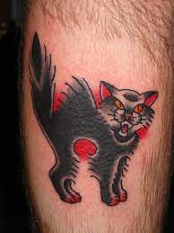 Old School Colored Scared Cat Tattoo On Leg Muscle Tattoosformenonleg Black Cat Tattoos Traditional Tattoo Cat Cat Tattoo