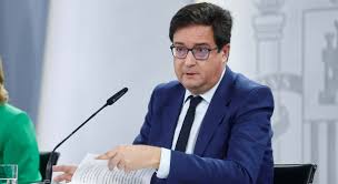 Gal gadotnudes the lady too aligns her pictures, thus