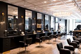 This Looks Like A Nice Hair Salon It Has A Lot Of Open Space And The Mirrors Are Nice And Large My Wife Is Lookin Luxury Salon Salon Services Cool Hairstyles