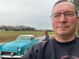 Hello everybody , I broke down with my 57 tbird. it seems that it comes  from the fuel pump; I thought that we could find in the specialized tbird  parts dealers, repair