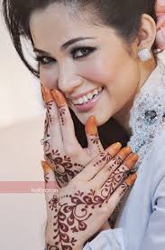 Motif henna digandrungi terlebih untuk seseorang yang hendak melakukan. Lovelyshafa Gambar Corak Inai Perkahwinan Artis Malaysia Henna Henna Designs Hand Bridal Henna