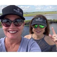 Dinah Morrison's Instagram, Twitter & Facebook