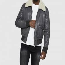 Cuirs guignard est le spécialiste de la vente en ligne de blousons en cuir pour homme et femme, de vestes et de manteaux en cuir. Blouson Cuir Pilot Janeiro De Redskins Homme Gris