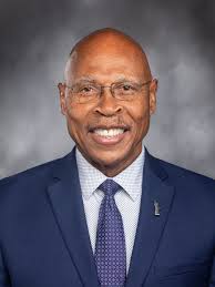 Washington watches as trial of three Tacoma officers accused of killing  Manny Ellis gets underway