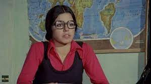 Ve semra hoca da suçun öğrencilerde değil velilerinde olduğunu öğrenerek tüm sınıfı affeder. High Priest Of The Cthulhu Severler Dernegi Auf Twitter Hababam Sinifi Sinifta Kaldi Filmindeki Edebiyat Ogretmeni Semra Hoca Hababam Sinifi Tatilde Filmindeki Biyikli Avni Hoca Ile Ayni Kisidir Iyibilgi Https T Co Xxmbvqa3xf