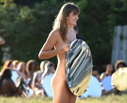 Cette fois, elle a fiamma monti prêt s'il vous plaît au max ! Etats Unis 100 Femmes Nues A Deux Pas Du Show De Trump