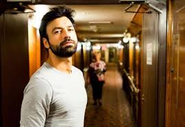 Ο άτυχος ηθοποιός έχει σπάσει τον αριστερό μηρό και το δεξί γόνατο και. Andreas Gewrgioy Pozarei Ologymnos Kai Rixnei To Instagram In Gr