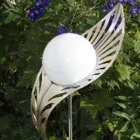 Die solarlampen im garten nehmen tagsüber das licht der sonne auf und wandeln es in elektrische energie um, die der eingebaute akku speichert. Solarleuchten Solarlampen Aussen Garten Beleuchtung Bei Universal Needs