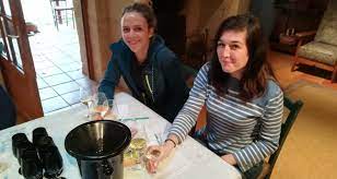 Etudiantes En Licence Pro Oenotourisme Ateliers Au Chateau Degustation De Vins Bordeaux
